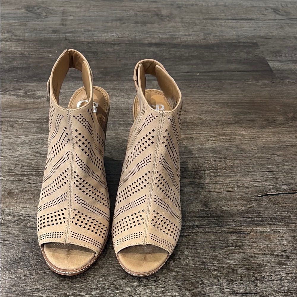 Gianni Bini Tan Perforated Peep-Toe Heels